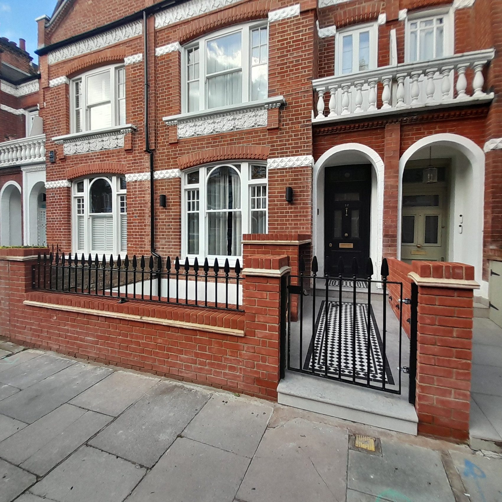 Victorian house in Fulham rebuilt by Wislak Ltd, front elevation